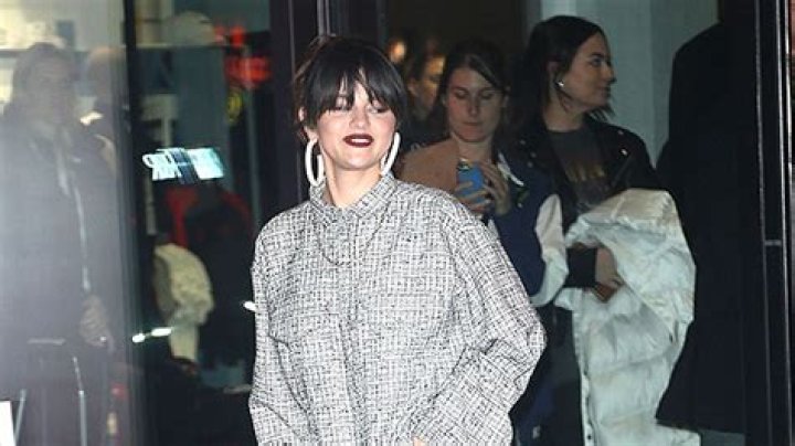 Selena Gomez Fails ‘Friends’ Trivia Quiz Despite Being A Super-Fan: Video – Hollywood Life