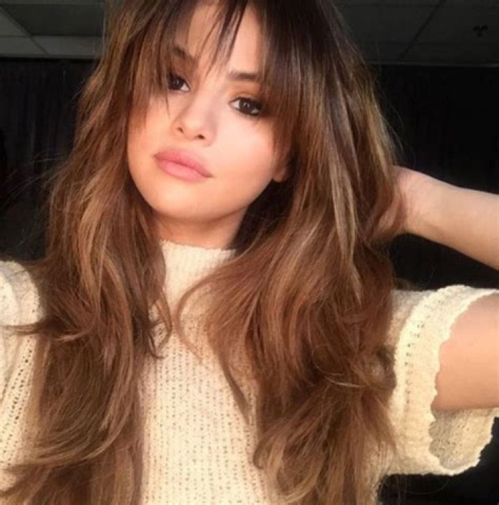 Selena Gomez Huge Hair Makeover- Chops 6 Inches- See New Pic