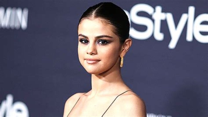 Selena Gomez Talks Her Relationships & Feeling ‘Trapped’ In Public Eye – Hollywood Life