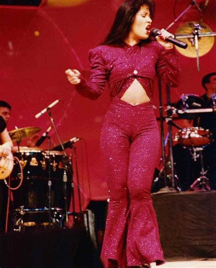Selena Quintanilla-Perez: Photos – Hollywood Life
