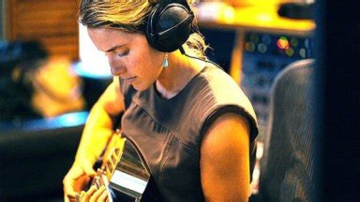 She Talks The Trenwiths & Xmas Music – Hollywood Life