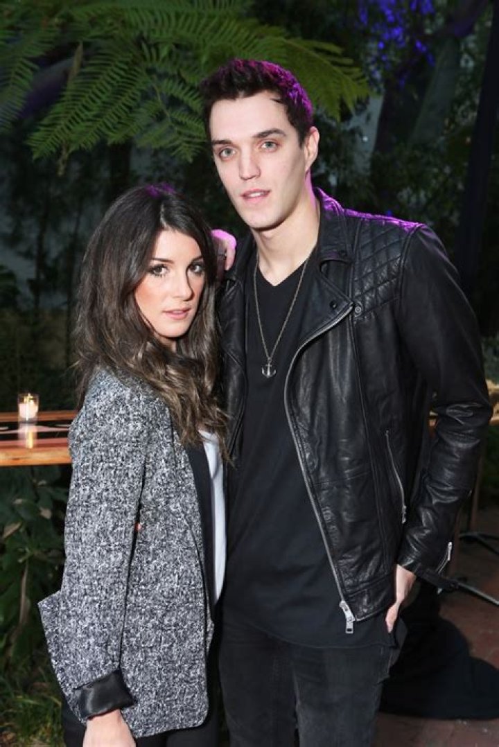 Shenae Grimes & Josh Beech — PICS