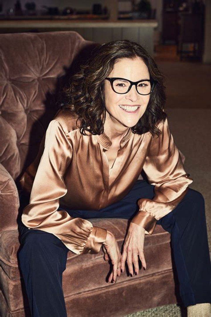 ‘Single Drunk Female’ EPs On Casting ’80s Icon Ally Sheedy: Interview – Hollywood Life