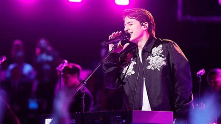 Sings ‘How Long’ – Hollywood Life