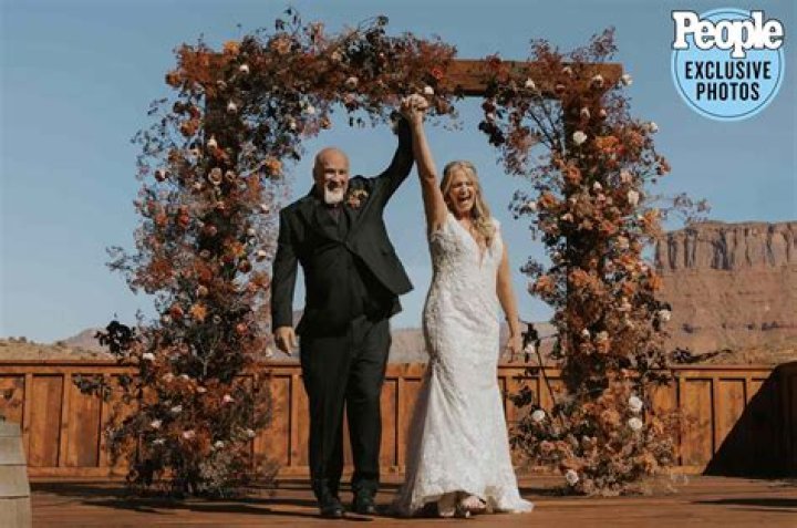 Sister Wives’ Christine Gives David a Lap Dance at Their Wedding – Hollywood Life