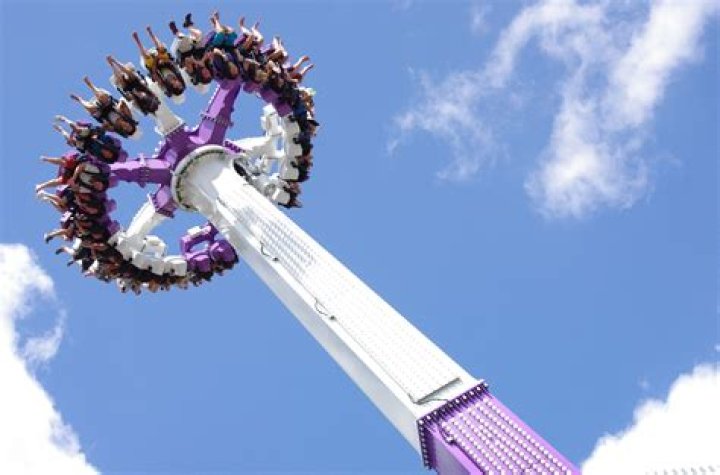 ‘Spin’s Avantika & Michael Bishop Tease Rhea & Max ‘Gravitate’ To Each Other: They’re ‘Super Cute’