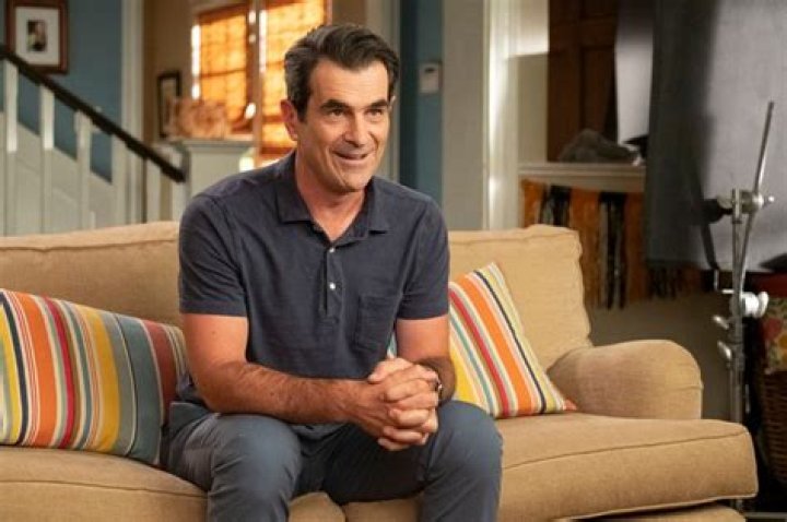 Stills From The Hilarious Sitcom – Hollywood Life