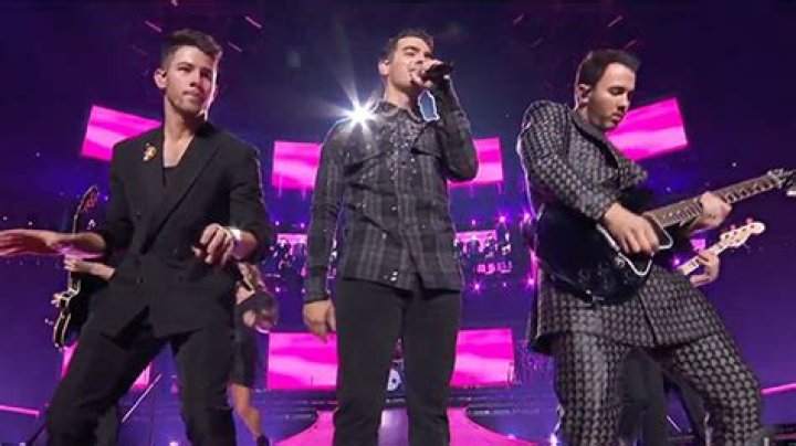 The Jonas Brothers Entertain The 2019 AMAs Crowd All The Way From Boston