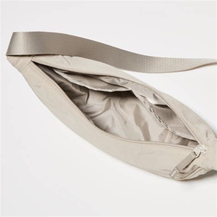 Uniqlo Shoulder Bags – Hollywood Life