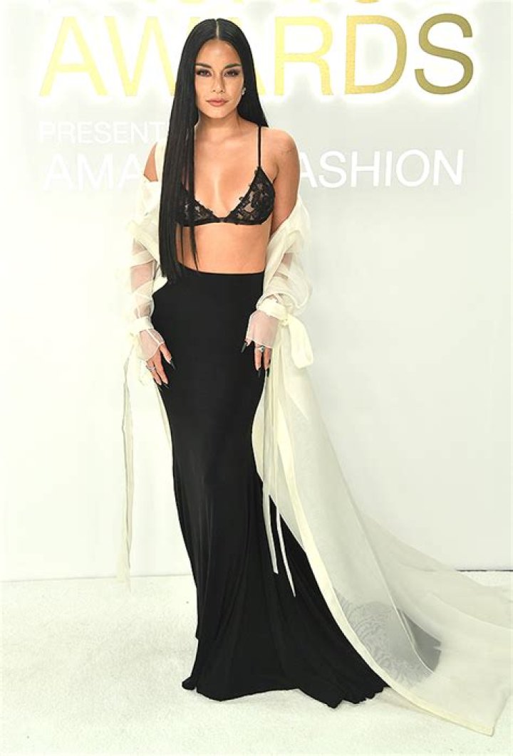 Vanessa Hudgens Wears Black Bra & Skirt At 2022 CFDA Awards: Photos – Hollywood Life