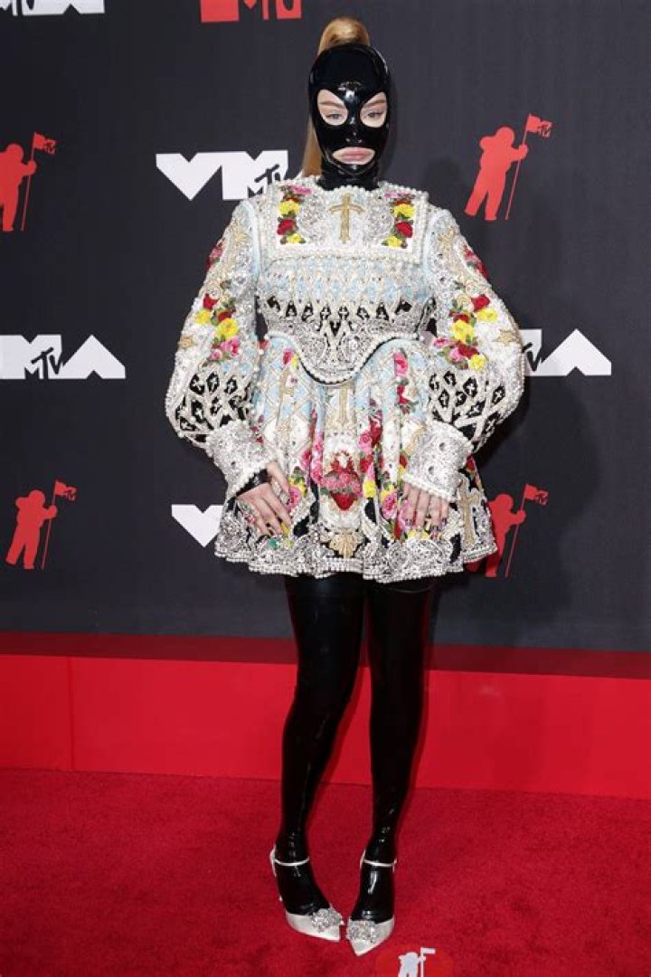 VMAs Red Carpet 2021 — See Lil Nas X & More Arrivals