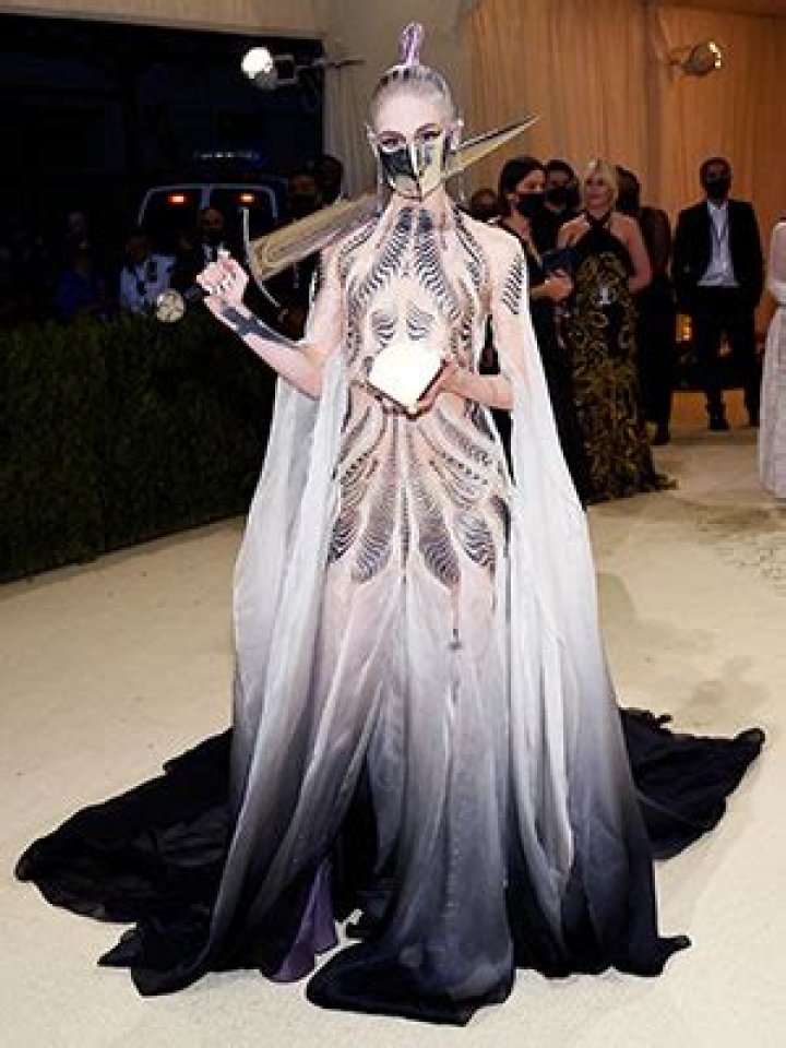 Who Is Grimes? 5 About Musician Splitting From Elon Music – Hollywood Life