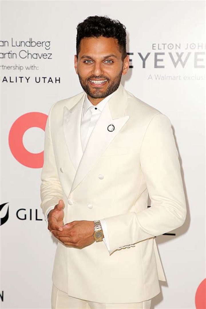 Who Is Jay Shetty? Here Are 5 Things About Ben and Jennifer’s Officiant – Hollywood Life