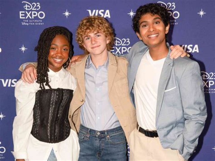 Who Is Walker Burroughs? 5 Things About ‘American Idol’ Contestant – Hollywood Life