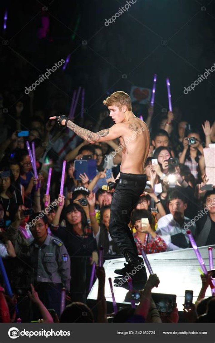 WIN Four Tickets To A Justin Bieber Concert From HollywoodLife.com