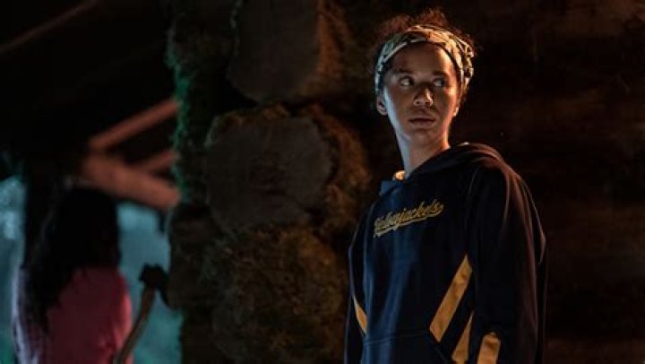 ‘Yellowjackets’ Scoop On Taissa & Van & The Season Finale — Interview – Hollywood Life