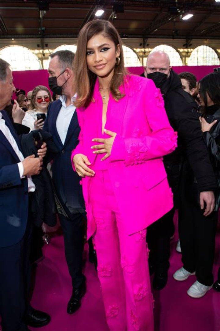 Zendaya Is Pretty In Neon Pink At Valentino’s Paris Fashion Week Show — Photos